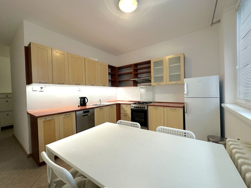 Pronájem prostorného bytu 2+1 s lodžií, ulice Zborovská – Zlín