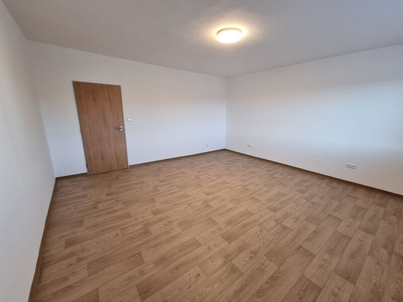 Pronájem dvoulůžkových a třílůžkových pokojů v centru města Zlín.