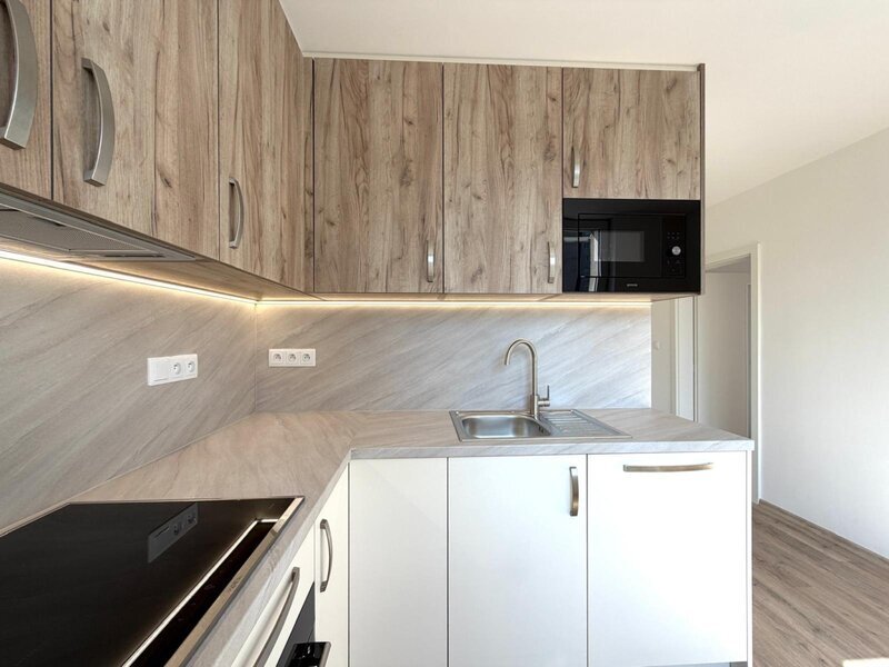 Pronájem bytu 1+kk s balkonem po rekonstrukci – Zlín, ul. Kvítková