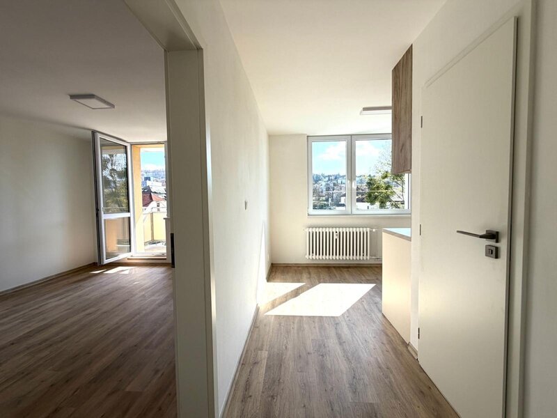 Pronájem bytu 1+kk s balkonem po rekonstrukci – Zlín, ul. Kvítková
