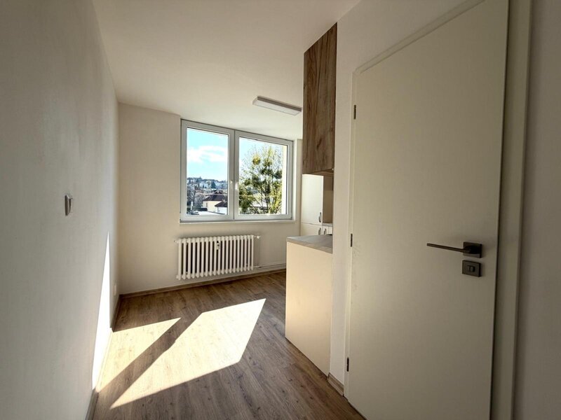 Pronájem bytu 1+kk s balkonem po rekonstrukci – Zlín, ul. Kvítková