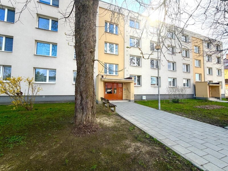 Pronájem bytu 1+kk s balkonem po rekonstrukci – Zlín, ul. Kvítková