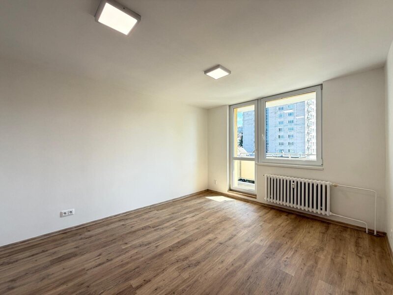 Pronájem bytu 1+kk s balkonem po rekonstrukci – Zlín, ul. Kvítková