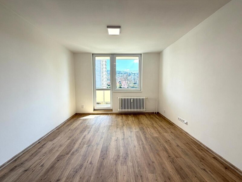 Pronájem bytu 1+kk s balkonem po rekonstrukci – Zlín, ul. Kvítková