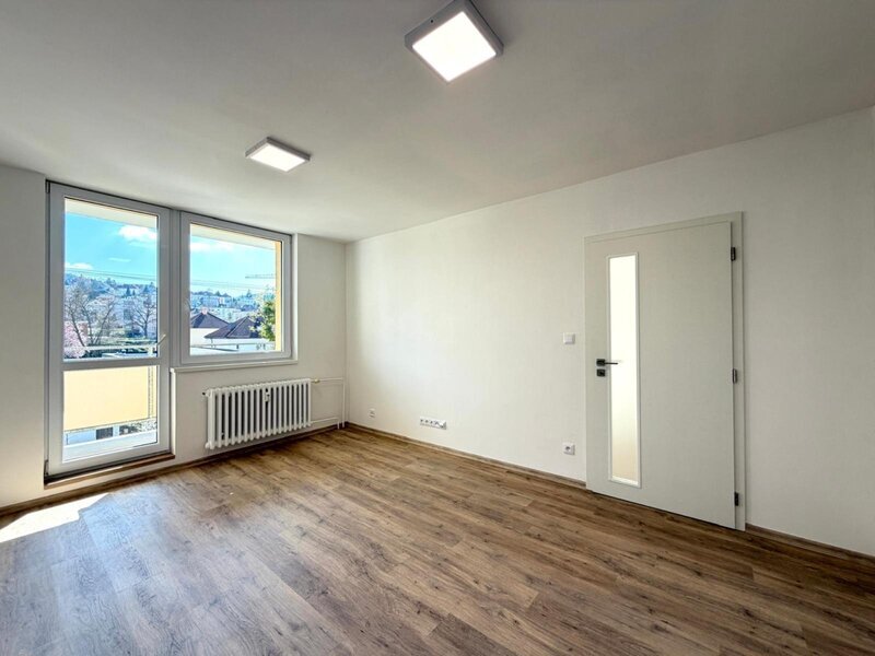 Pronájem bytu 1+kk s balkonem po rekonstrukci – Zlín, ul. Kvítková