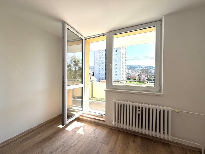 Pronájem bytu 1+kk s balkonem po rekonstrukci – Zlín, ul. Kvítková
