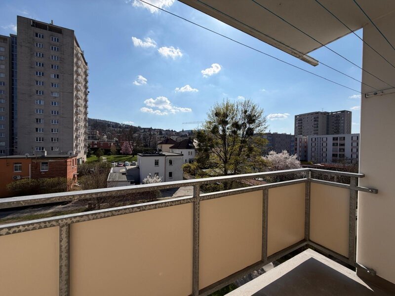 Pronájem bytu 1+kk s balkonem po rekonstrukci – Zlín, ul. Kvítková