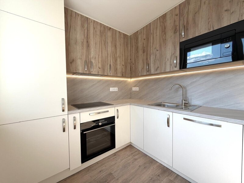 Pronájem bytu 1+kk s balkonem po rekonstrukci – Zlín, ul. Kvítková