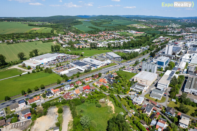 Prodej rodinného domu, s garáží, se zahradou, ve Zlíně Loukách