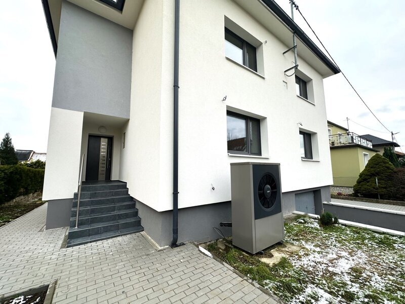 Prostorný rodinný dům 5+kk po kompletní rekonstrukci se zahradou, Otrokovice