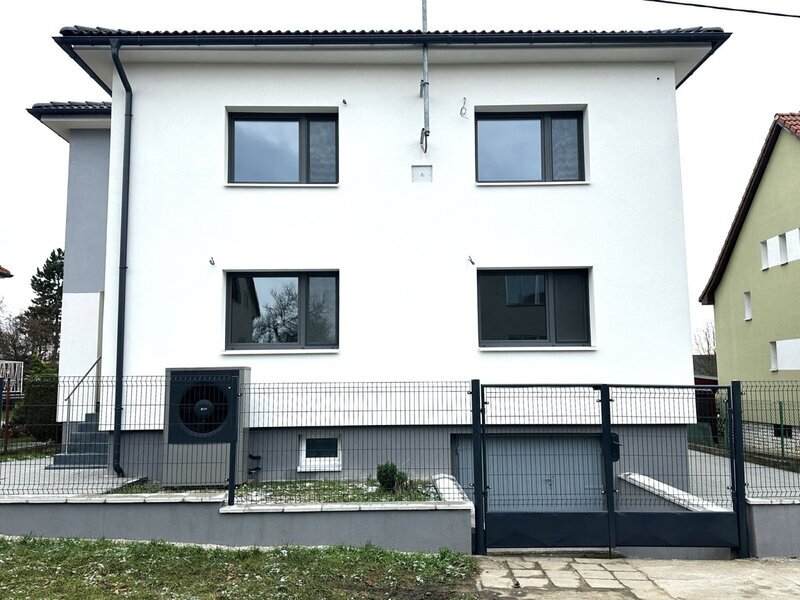 Prostorný rodinný dům 5+kk po kompletní rekonstrukci se zahradou, Otrokovice