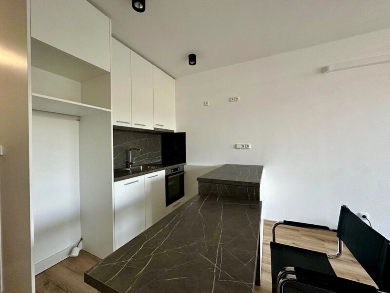 Pronájem bytu 1+kk s lodžií v centru města Zlín