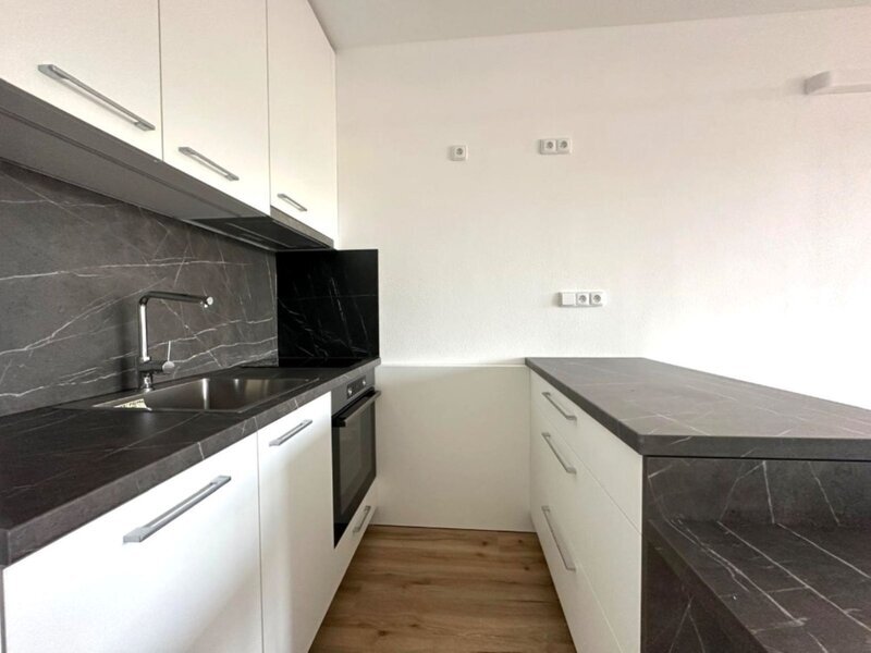 Pronájem bytu 1+kk s lodžií v centru města Zlín