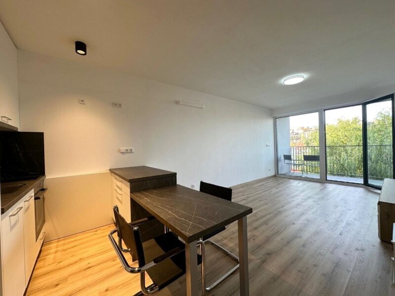 Pronájem bytu 1+kk s lodžií v centru města Zlín