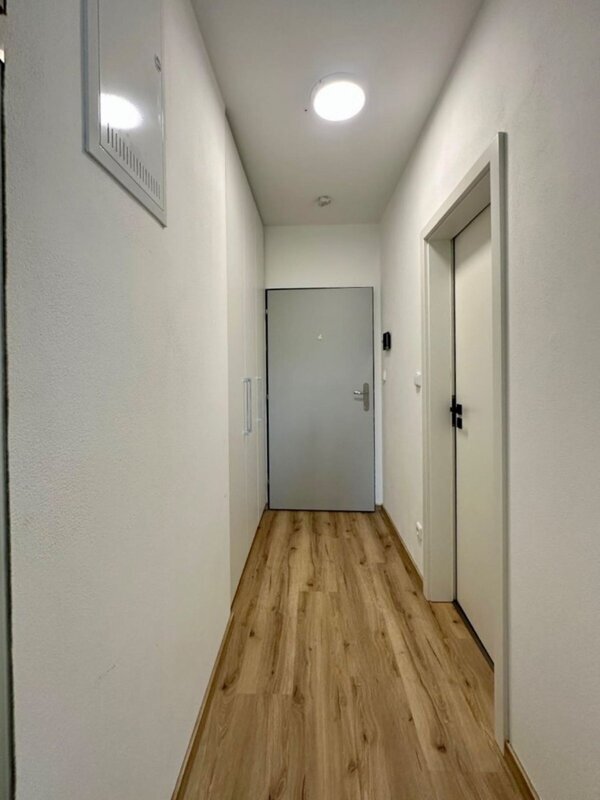 Pronájem bytu 1+kk s lodžií v centru města Zlín