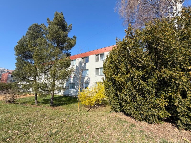 Pronájem bytu 1+kk, Zlín – Jižní Svahy, ulice Nad Stráněmi