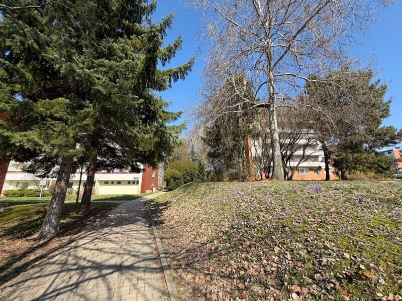 Pronájem bytu 1+kk, Zlín – Jižní Svahy, ulice Nad Stráněmi