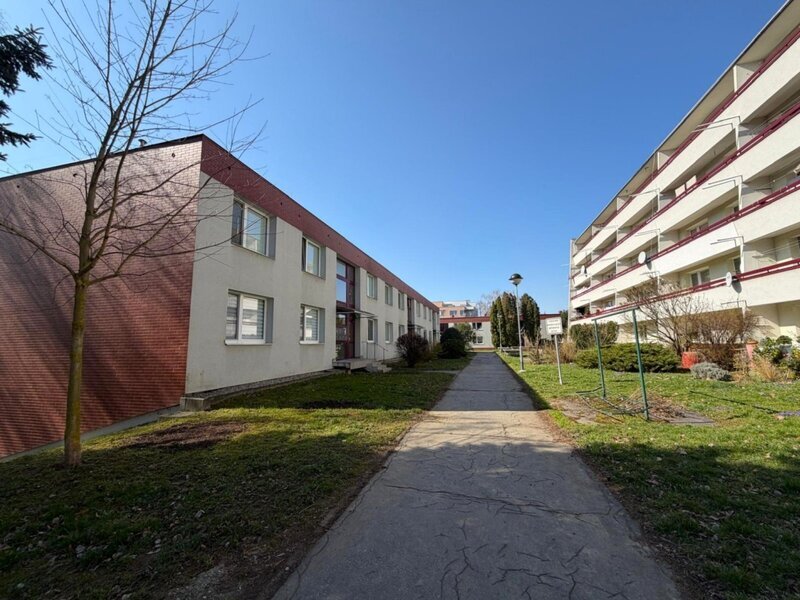 Pronájem bytu 1+kk, Zlín – Jižní Svahy, ulice Nad Stráněmi