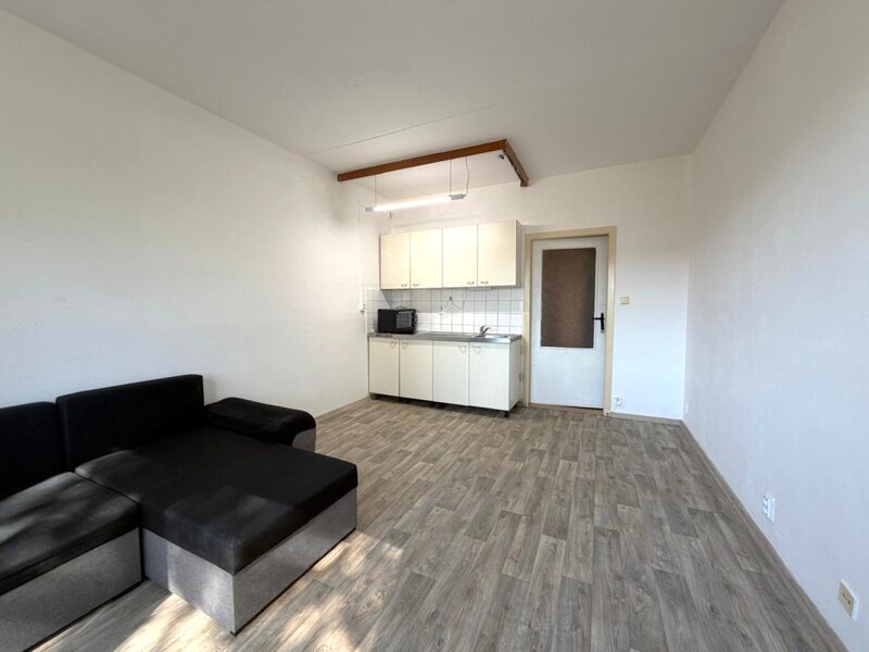 Pronájem bytu 1+kk, Zlín – Jižní Svahy, ulice Nad Stráněmi