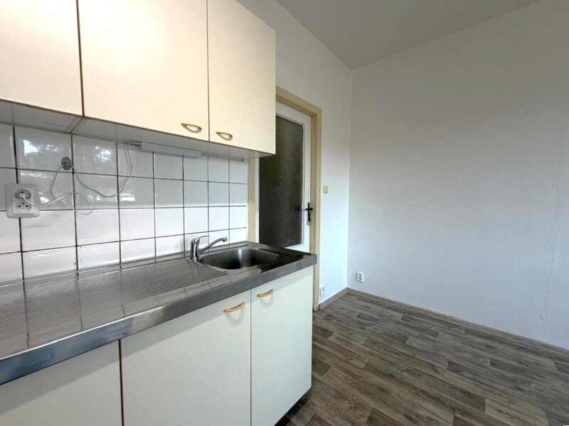 Pronájem bytu 1+kk, Zlín – Jižní Svahy, ulice Nad Stráněmi