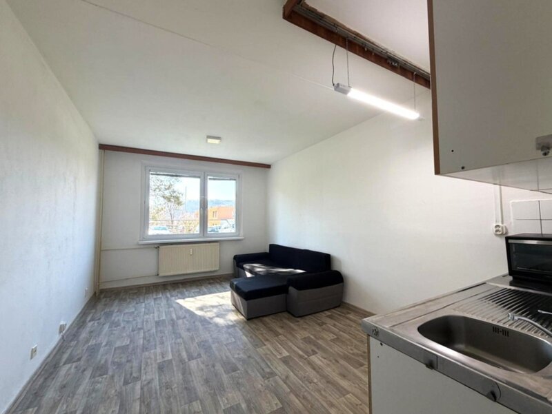 Pronájem bytu 1+kk, Zlín – Jižní Svahy, ulice Nad Stráněmi