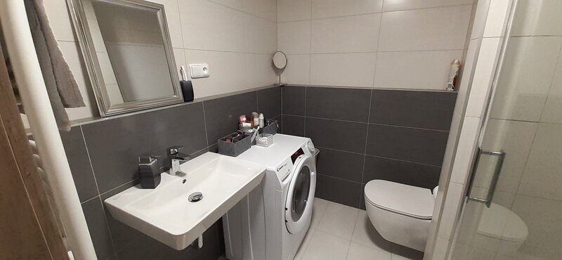 Pronájem 1+kk 28 m2, s terasou 7,30 m2 a předzahrádkou 16