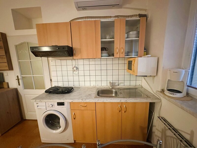 Pronájem útulného bytu 2+kk se zahradou v centru Zlína