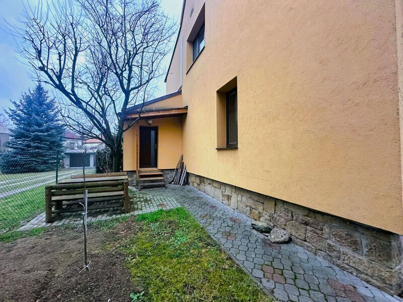 Pronájem útulného bytu 2+kk se zahradou v centru Zlína