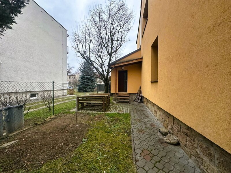 Pronájem útulného bytu 2+kk se zahradou v centru Zlína