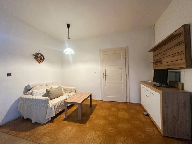 Pronájem útulného bytu 2+kk se zahradou v centru Zlína