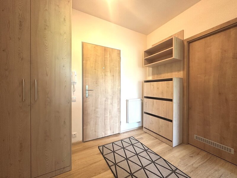 Stylový byt 2+kk s terasou a sklepem a garážovým stáním ve skvělé lokalitě