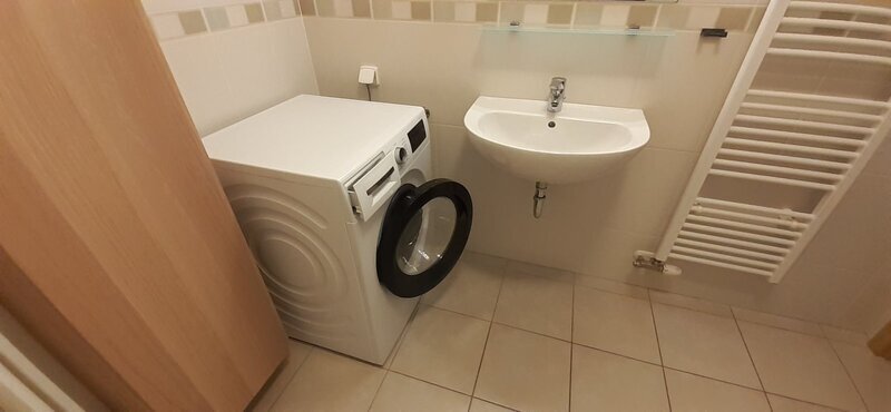 Pronájem 1+kk, novostavba, Zelinova, Jižní Svahy, s lodžií, sklepem, luxusní výhled z lodžie