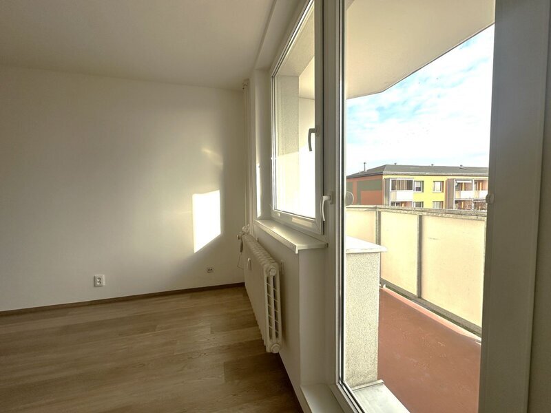 Pronájem bytu 1+1 s lodžií po kompletní rekonstrukci – Otrokovice