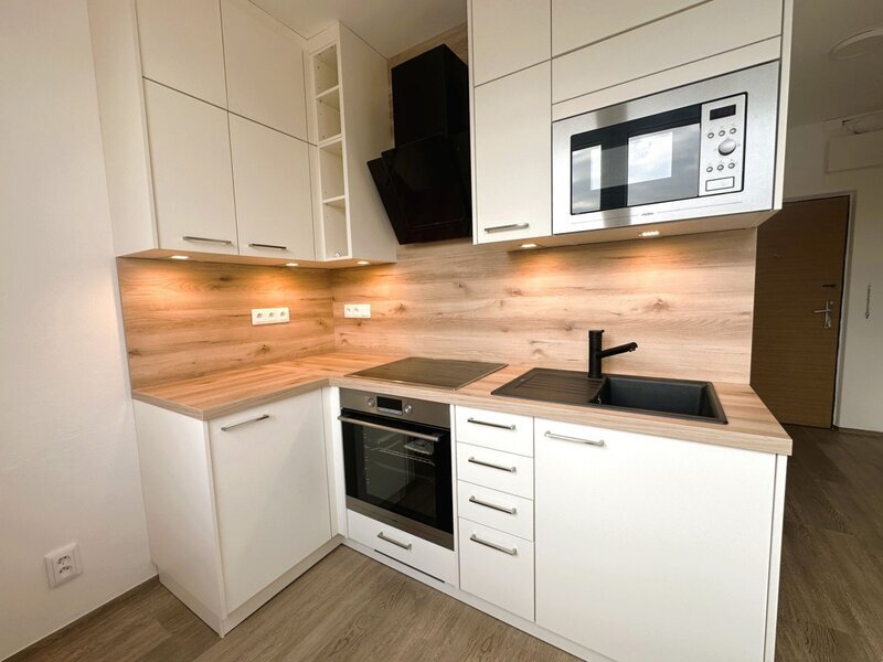 Pronájem bytu 1+1 s lodžií po kompletní rekonstrukci – Otrokovice