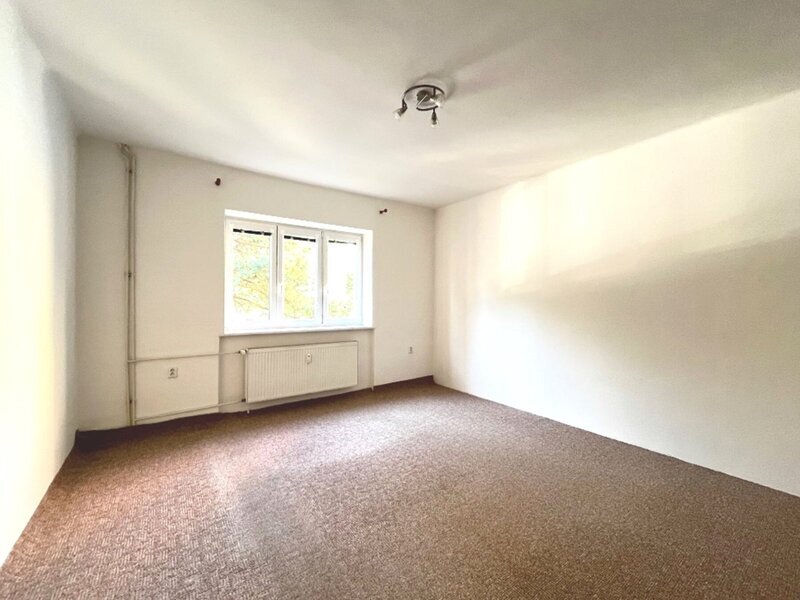 Pronájem bytu 2+kk se zahrádkou a chatičkou – Hulín, centrum