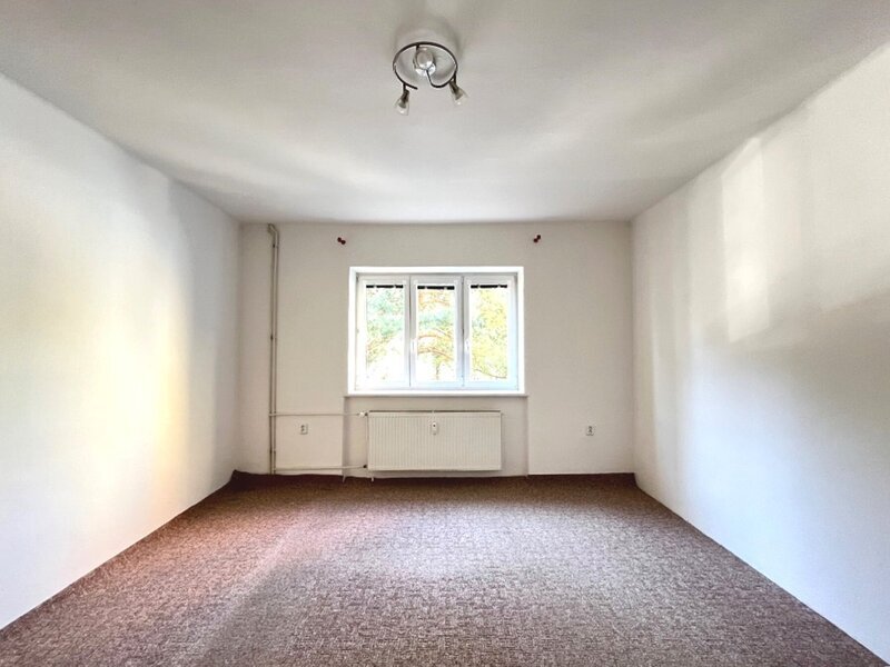 Pronájem bytu 2+kk se zahrádkou a chatičkou – Hulín, centrum