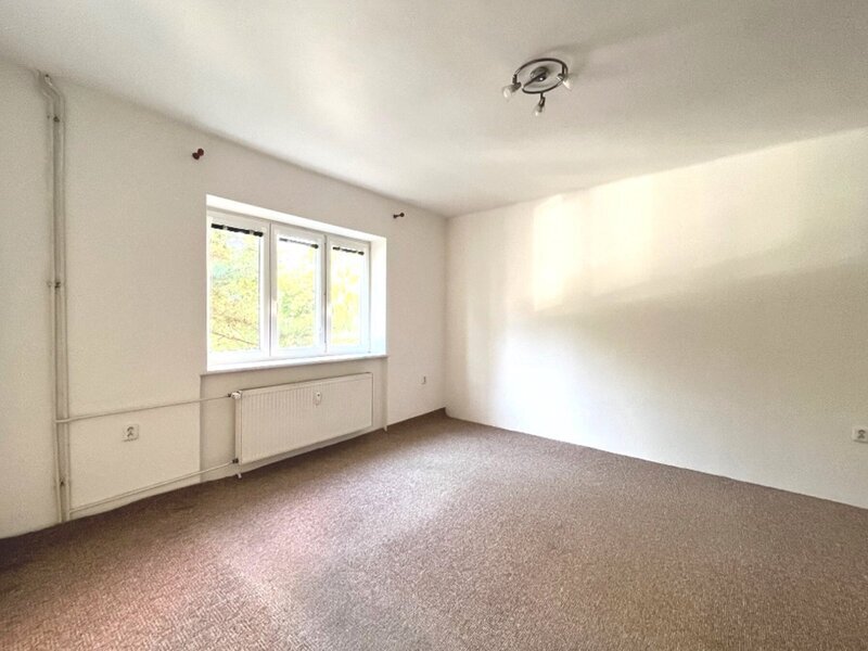 Pronájem bytu 2+kk se zahrádkou a chatičkou – Hulín, centrum