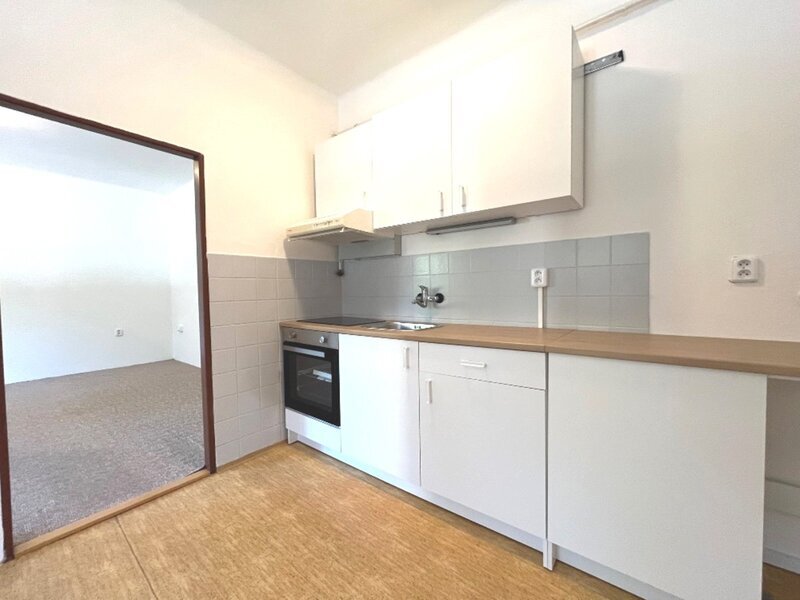 Pronájem bytu 2+kk se zahrádkou a chatičkou – Hulín, centrum