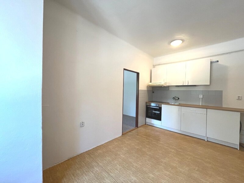 Pronájem bytu 2+kk se zahrádkou a chatičkou – Hulín, centrum