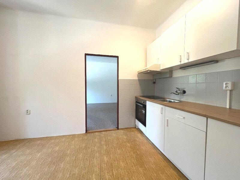 Pronájem bytu 2+kk se zahrádkou a chatičkou – Hulín, centrum