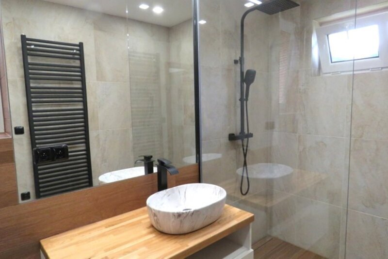 Pronájem zrekonstruovaného bytu 2+kk se zahradou – Zlín, Lesní čtvrť