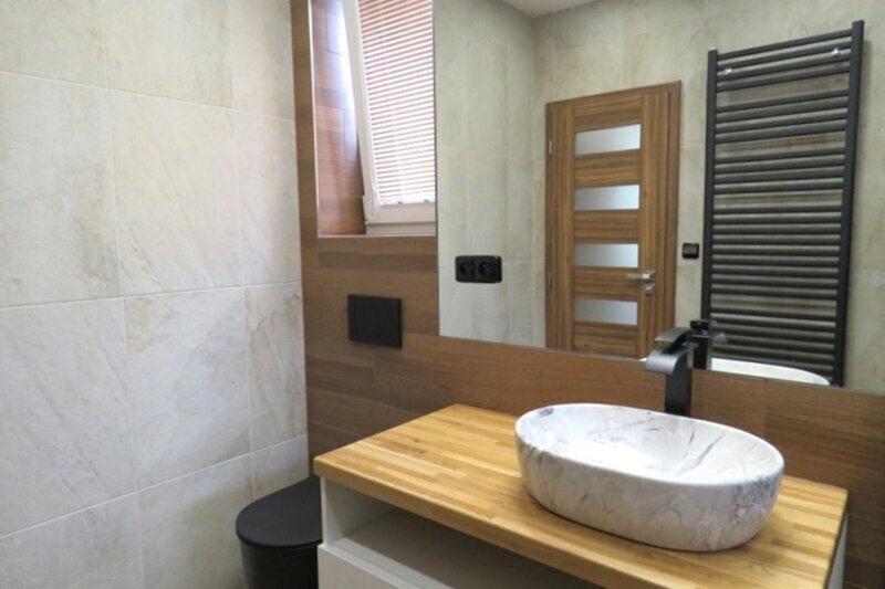 Pronájem zrekonstruovaného bytu 2+kk se zahradou – Zlín, Lesní čtvrť