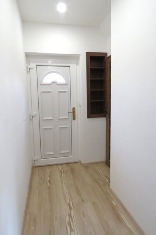 Pronájem zrekonstruovaného bytu 2+kk se zahradou – Zlín, Lesní čtvrť