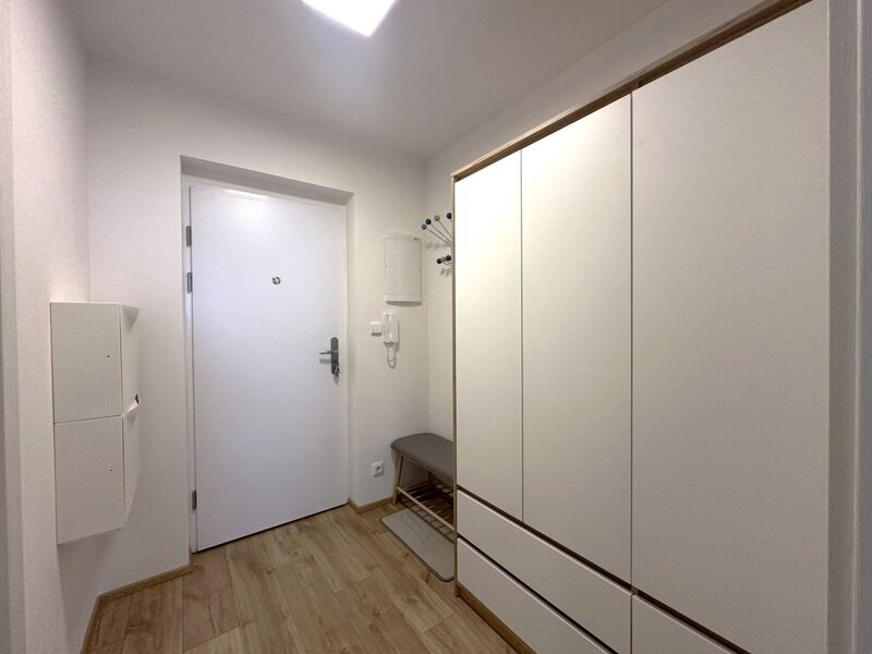 Pronájem krásného bytu 1+kk se zahrádkou a parkovacím stáním – Malenovice, Hřebíčkova