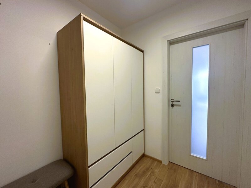 Pronájem krásného bytu 1+kk se zahrádkou a parkovacím stáním – Malenovice, Hřebíčkova