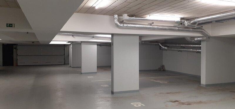 Pronájem garážového stání s uzamykatelným skladem, v novostavbě bytového domu, Rezidence Bartoška