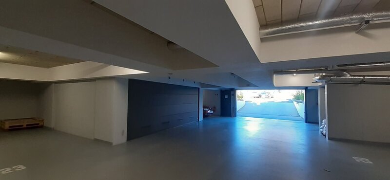 Pronájem garážového stání s uzamykatelným skladem, v novostavbě bytového domu, Rezidence Bartoška