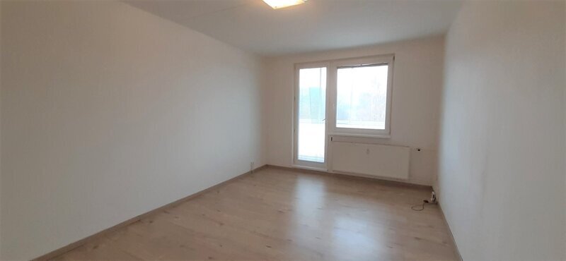 Nabízíme na prodej pěkný byt 1+kk se zasklenou lodžií, město Vsetín, Sychrov