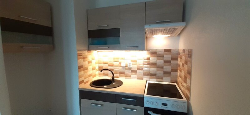 Nabízíme na prodej pěkný byt 1+kk se zasklenou lodžií, město Vsetín, Sychrov