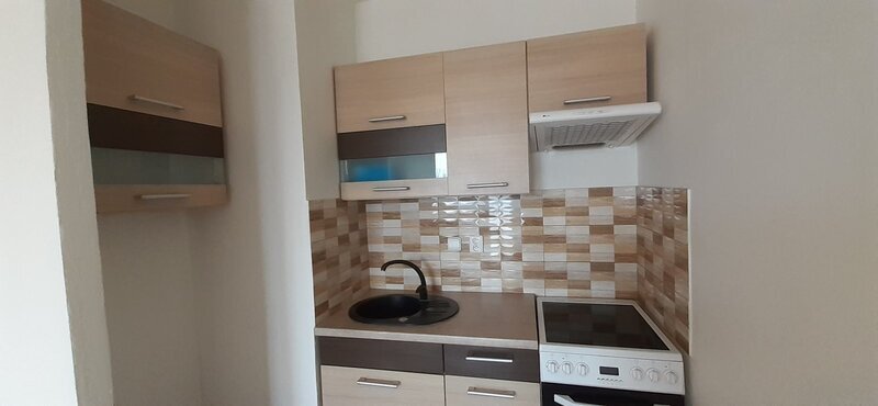 Nabízíme na prodej pěkný byt 1+kk se zasklenou lodžií, město Vsetín, Sychrov